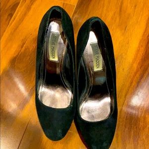 Black suede Steve Madden pumps